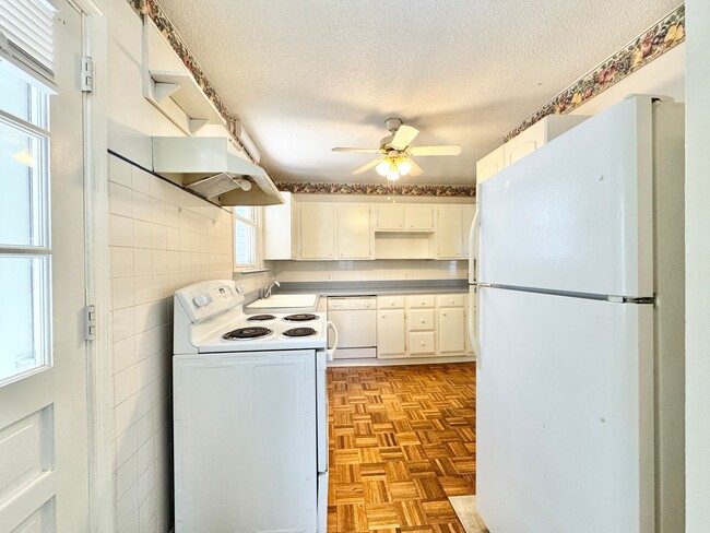 Building Photo - 505 Crestwood Dr