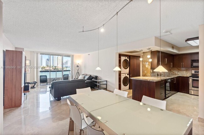 Foto del edificio - 19101 NE 36th Pl