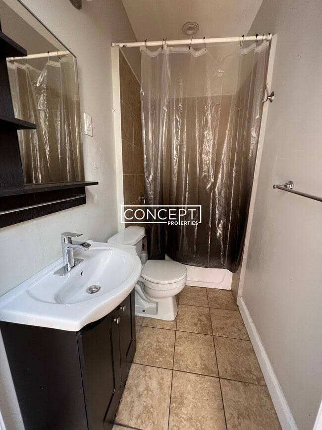 Foto del edificio - 1000A Memorial Dr. Unit 2B