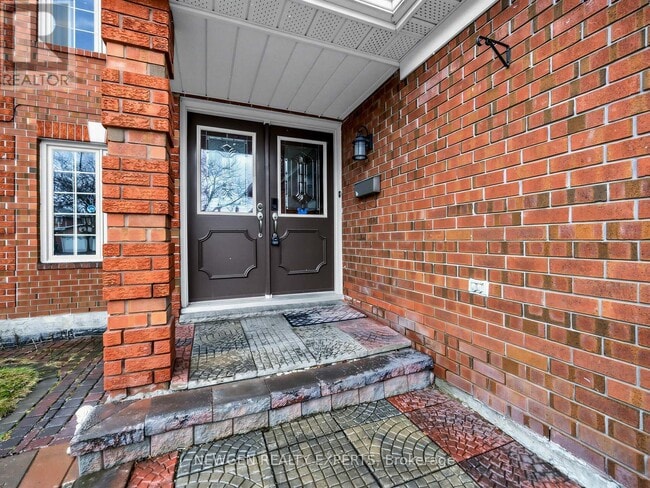 Building Photo - 2636 Credit Valley Rd