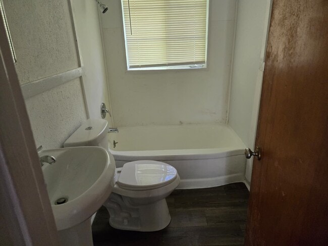 Foto del edificio - 2826 Oak Forest Dr