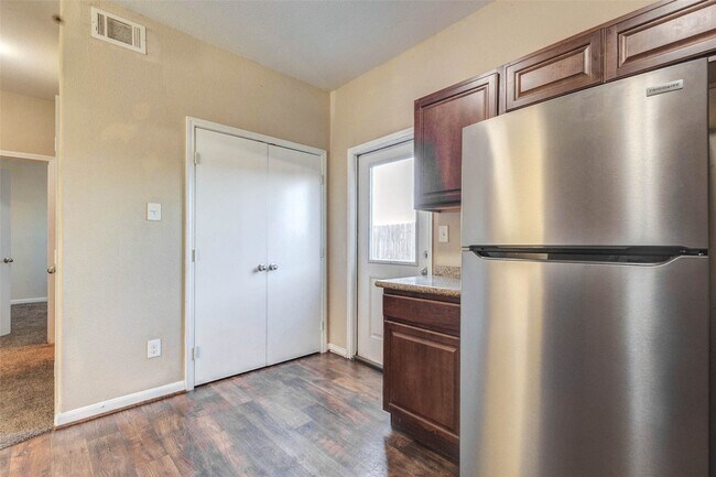 Building Photo - 8622 Torcello St