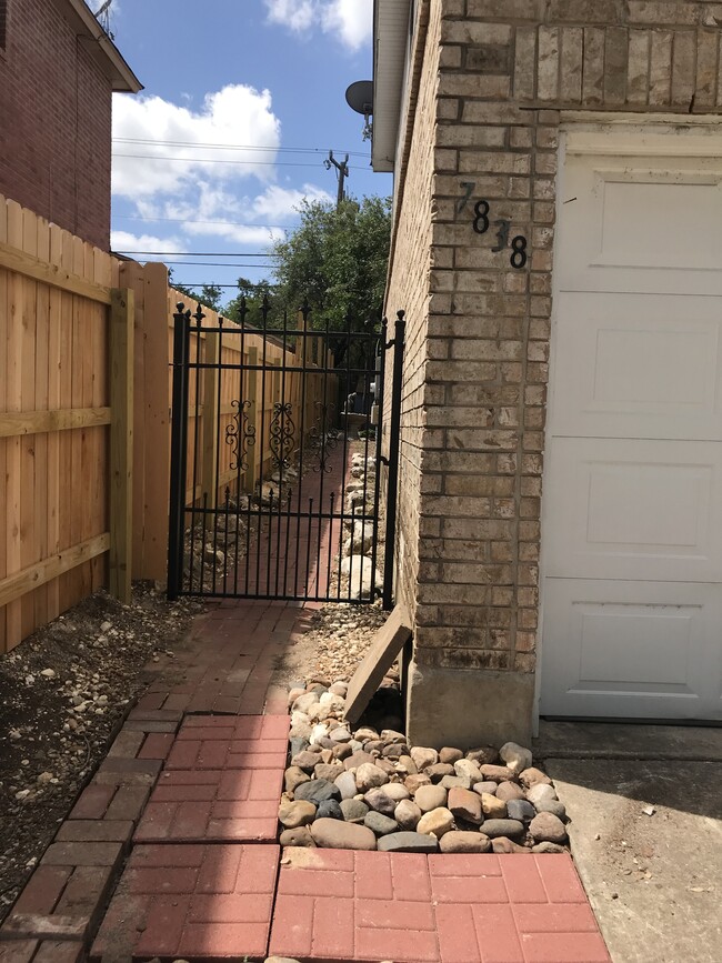 Building Photo - 7838 Caston Park Dr