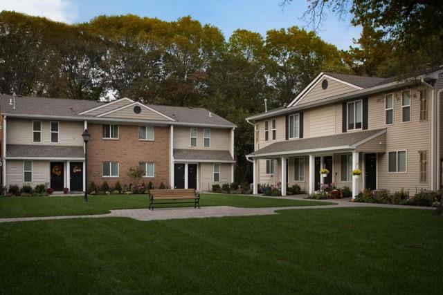 Building Photo - 1 Country Club Dr
