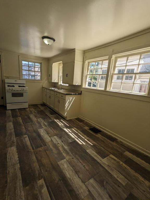 Foto principal - 502 East Sycamore Street