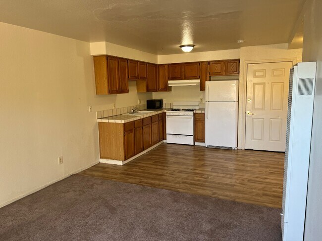 Photo - 2001 Broadway Ave Apartment