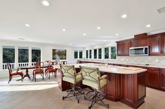 Building Photo - Solita @ 2 Sand Dollar Lane