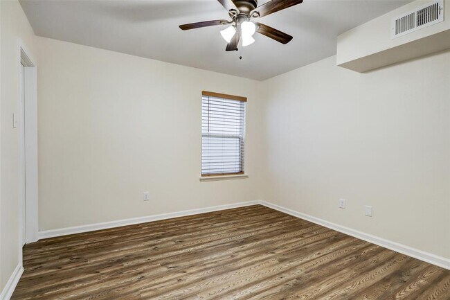 Foto del edificio - 6212 Alderson St
