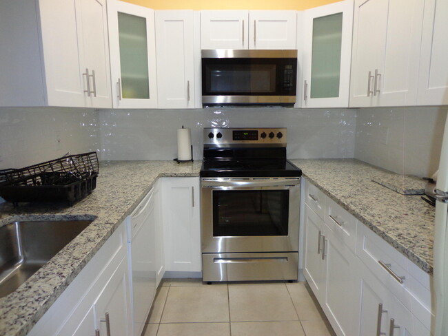 Building Photo - 14100 Wellington Trace