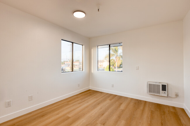 Foto del edificio - 3296 Franklin Ave