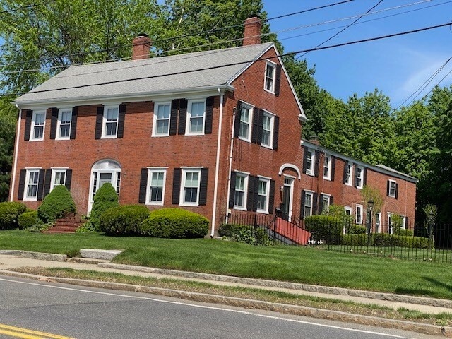 Primary Photo - 252 Main St