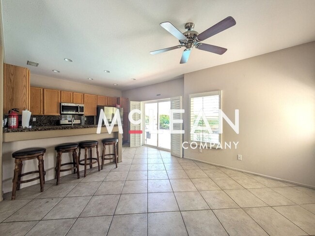 Building Photo - Stunning 3 Bedroom Home with Private Pool & Spa in Palm Springs!