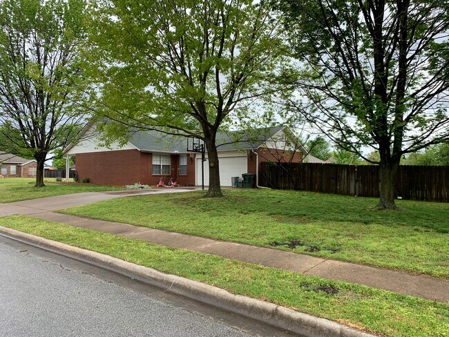 Parte frontal - 1474 N Caddo Ave