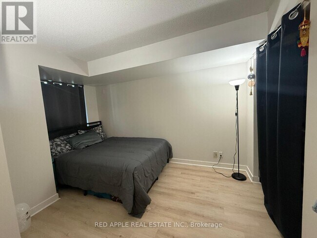 Photo du bâtiment - 361 Front St W