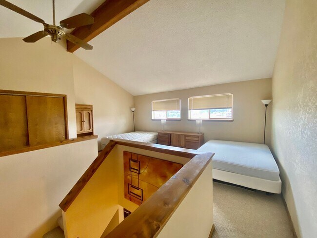 Foto del edificio - FOR RENT – LAKE HATCHER TOWNHOUSE CONDO