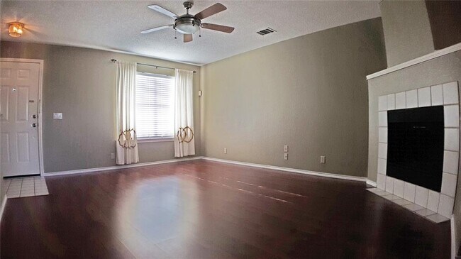 Foto del edificio - 13302 Bennington Ln