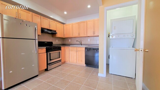 Foto del edificio - 104-22 39th Ave