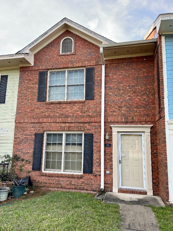 Primary Photo - 1215 Newton Rd