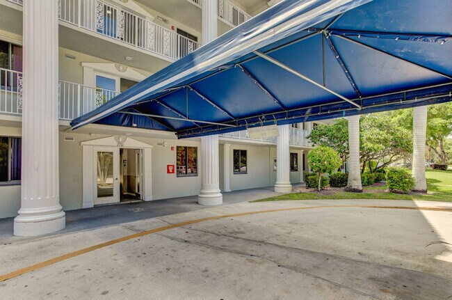 Foto del edificio - 2761 Village Blvd