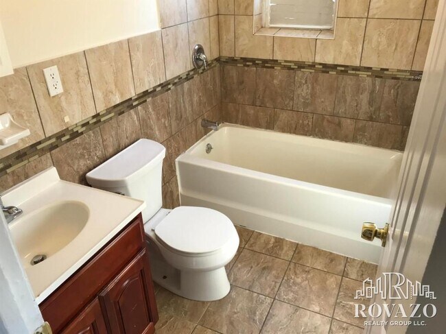 Foto del edificio - 1305 Clinton Ave- 2 bedroom in Irvington