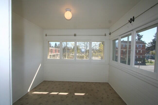 sun rm and office - 1230 Oak St