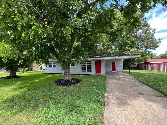 Building Photo - 2503 Broadmoor Dr