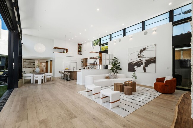 Foto del edificio - 8617 Higuera St