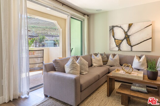 Foto del edificio - 4434 Paxton Pl