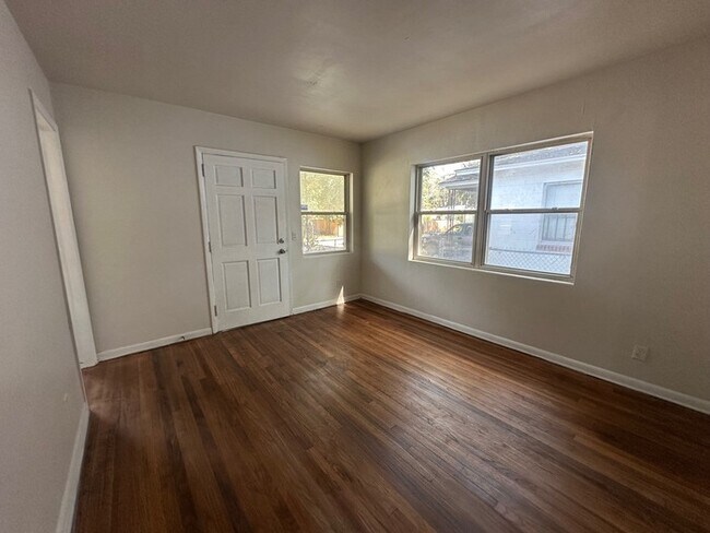 Foto del edificio - Cozy 3 Bedroom Home in Mid-Westside Jacksonville - Available Now!