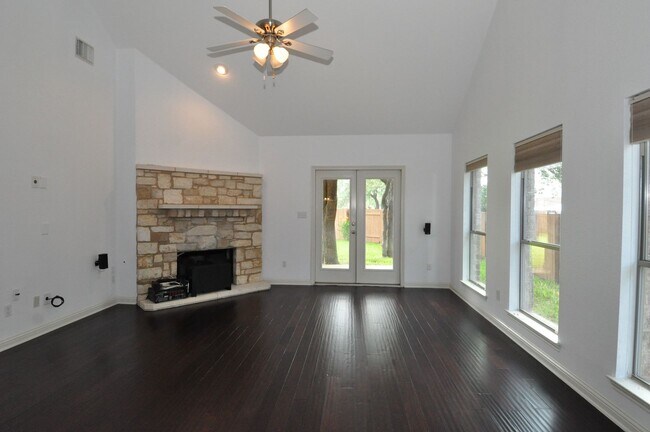 Foto del edificio - Beautiful Spacious Home FOR LEASE!