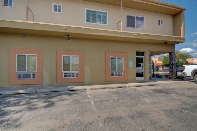 Building Photo - Amazing One Bedroom in Highly Desired Nob ...