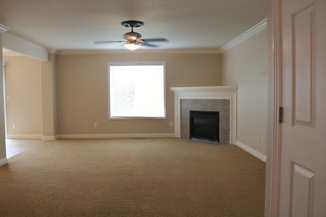 Foto del edificio - Home Sweet Home! 4 Bedroom/2.5 Bath in Salmon Creek: Available 10/10!