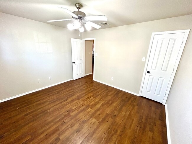 Foto del edificio - **APPLICATION RECEIVED** AVAILABLE NOW! Be...