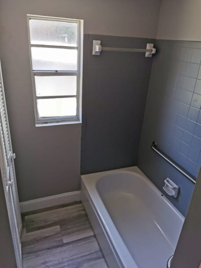 Foto del edificio - 1525 W 16th St