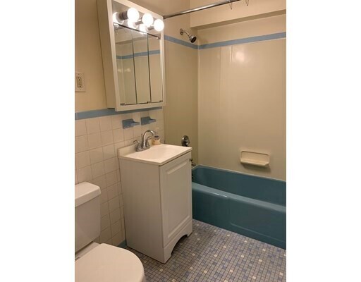 Foto del edificio - 745 E 6th St