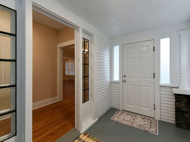 Foto del edificio - Beautifully Remodeled 2 Bedroom Craftsman Home near Downtown Auburn