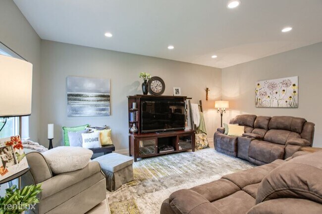 Building Photo - 3 br, 3 bath House - 3515 Holmes Park Rd