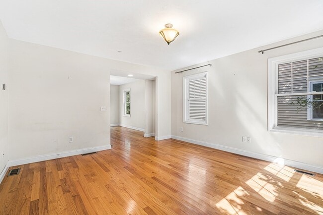 Building Photo - 1281 Elm St