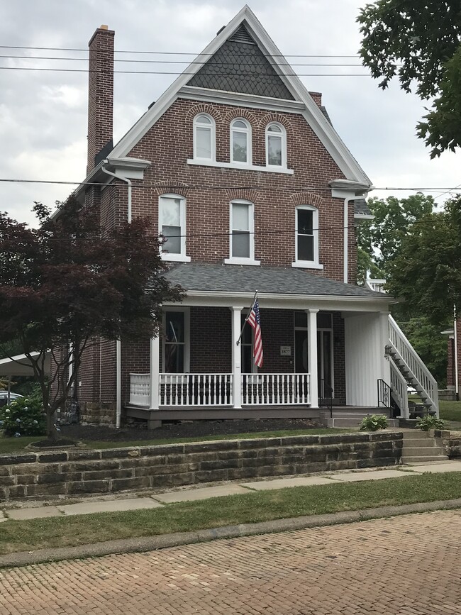 Building Photo - 423 Delaware Ave
