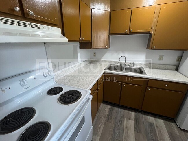 Foto del edificio - Lovely 2 Bedroom 1.5 Bath Townhome