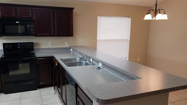 Building Photo - 636 Majesty Dr