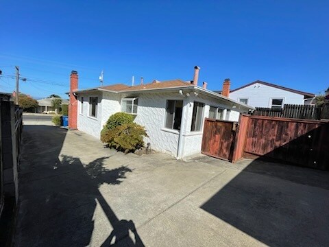 Building Photo - 508 Colusa Ave