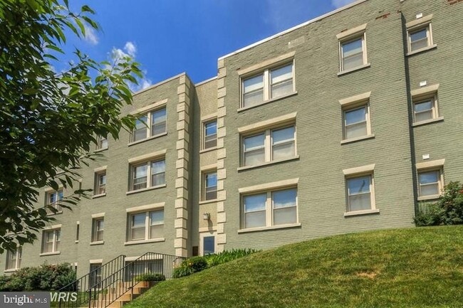 Building Photo - 4408 1st Pl NE