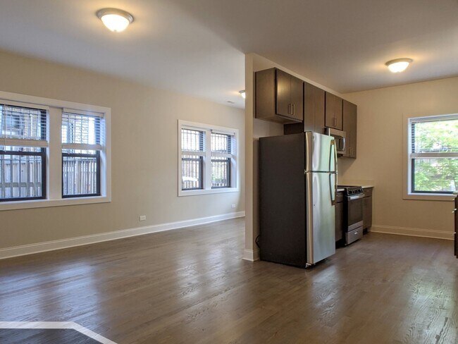 Foto del edificio - 3407 W Fullerton Ave