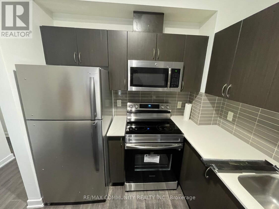 Primary Photo - 3560-3560 St Clair Ave E