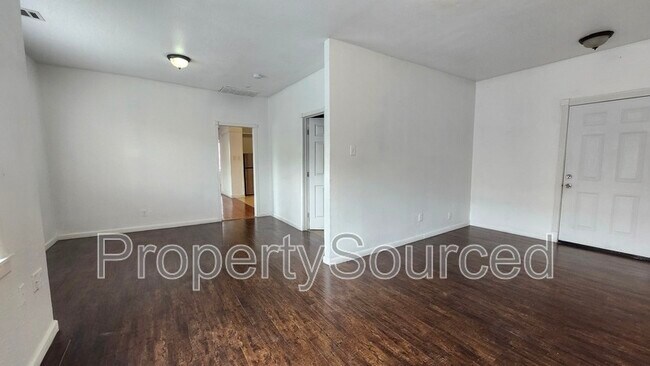 Building Photo - 139 W Yosemite Ave