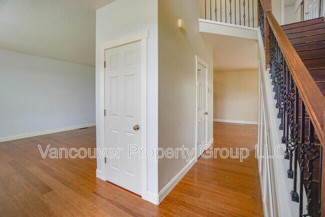 Building Photo - 1211 W F Pl