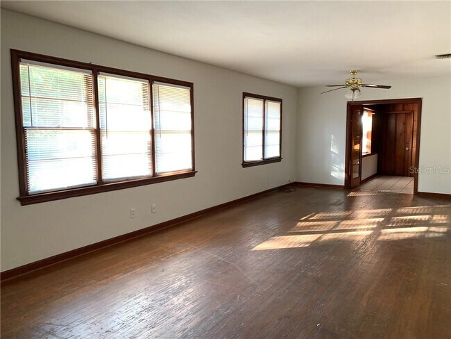 Building Photo - 2076 S Grandview Ave