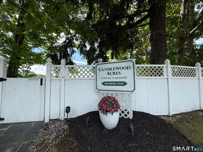 Building Photo - 16 Candlewood Acres Rd