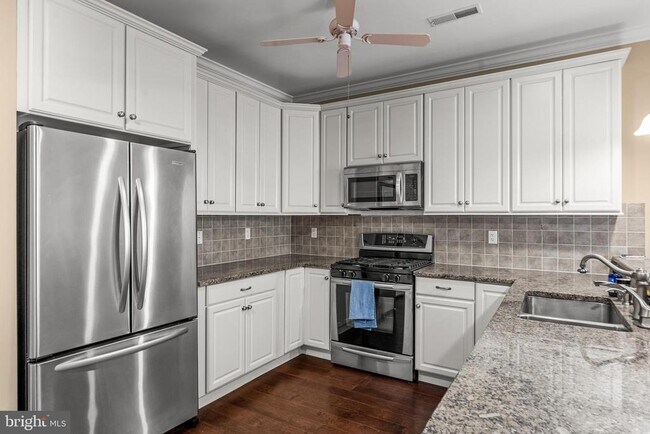 Foto del edificio - 2022 Crescent Wy